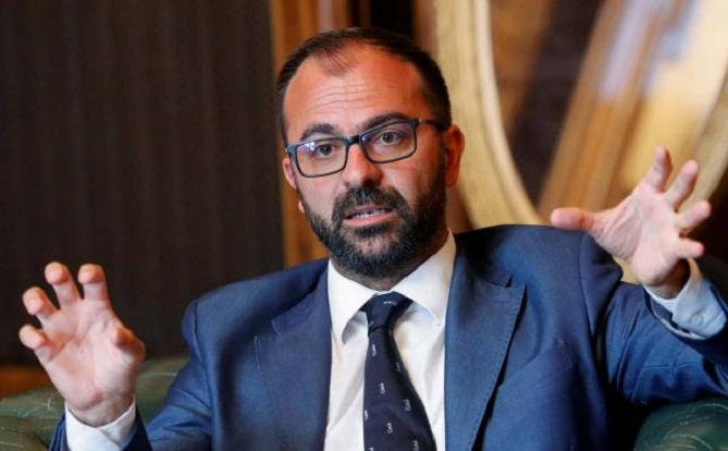 وزير التعليم الإيطالي يقدم استقالته بسبب "نقص التمويل"