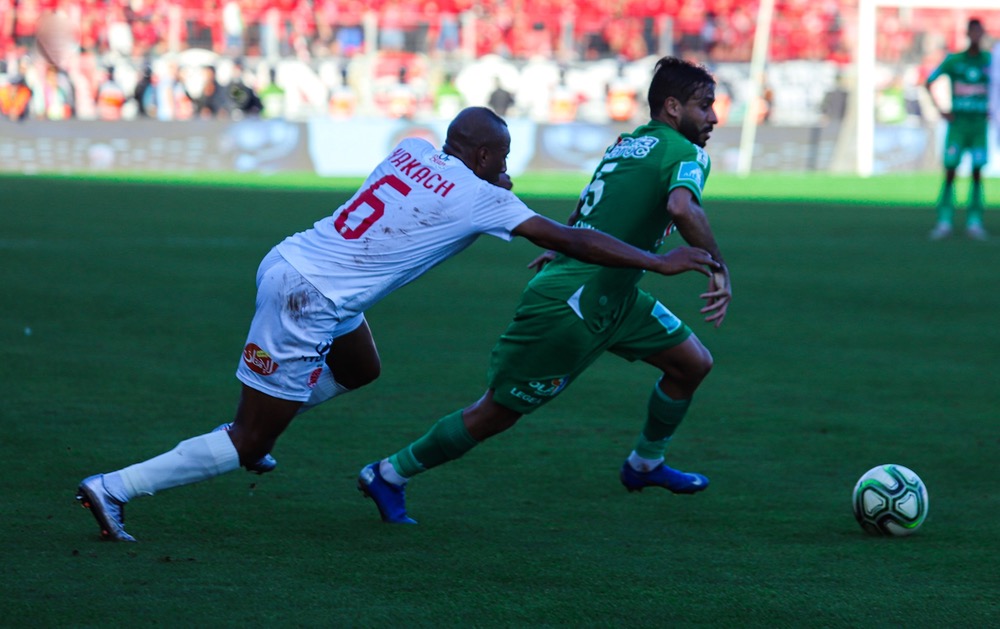 تألق الوداد والرجاء في "العصبة".. أي حظوظ لـ"سَفِيرَيْ" المغرب في دور الربع؟