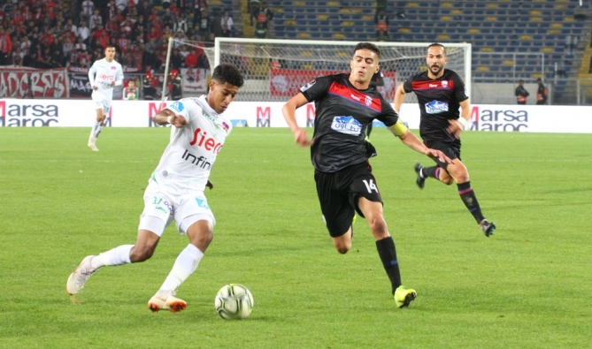 إدارة الرجاء تلعب ورقة التعاقد مع مكعازي لإنقاذ "الميركاتو" الشتوي