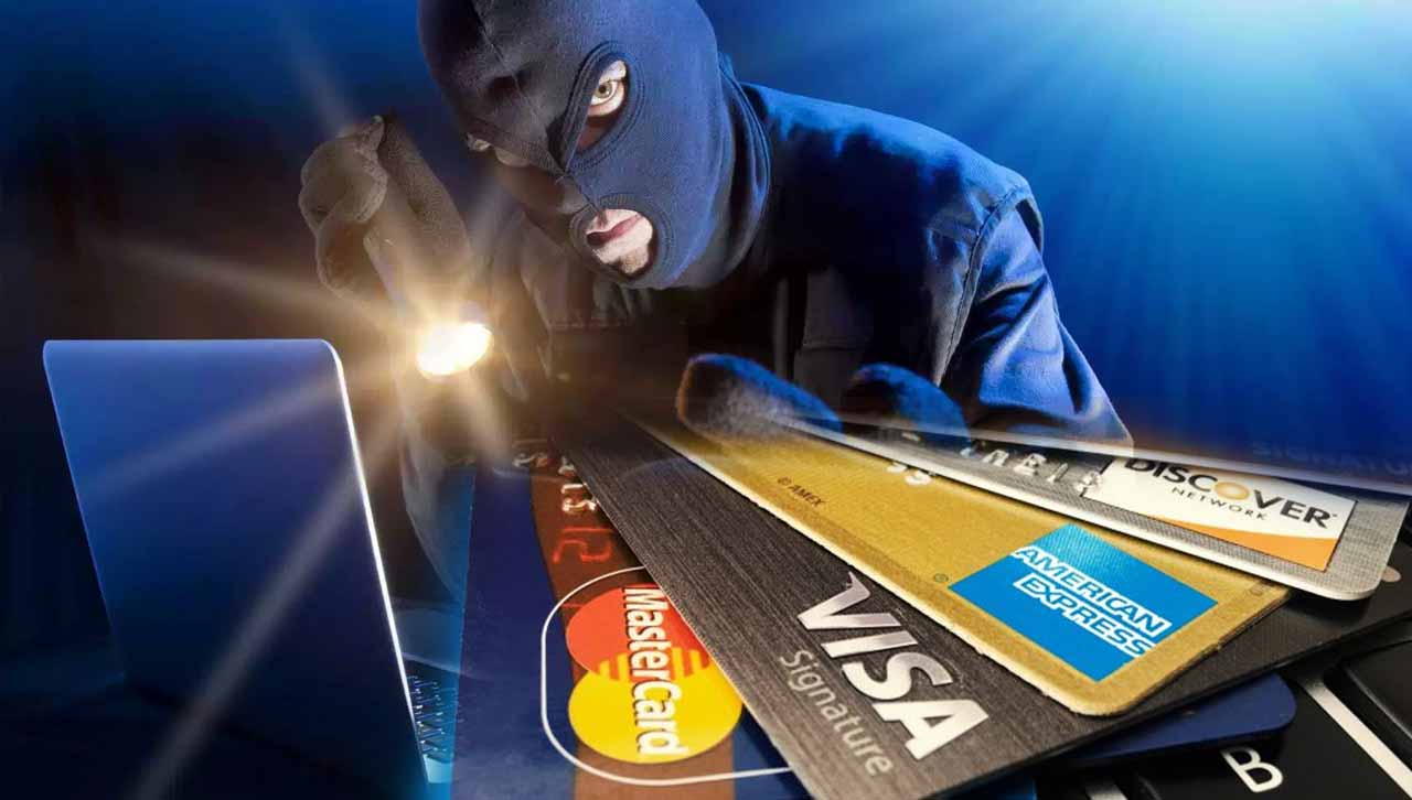  إحالة أربعة أشخاص على النيابة العامة بتهمة الاحتيال المالي وقرصنة بطاقات الأداء 