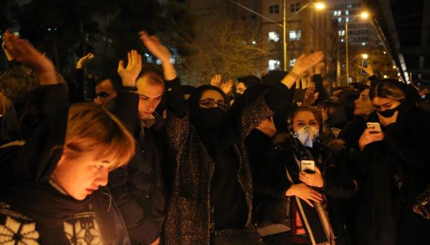 بعد إسقاط الطائرة الأوكرانية.. دعوات لاستقالة خامنئي في مظاهرة وسط طهران