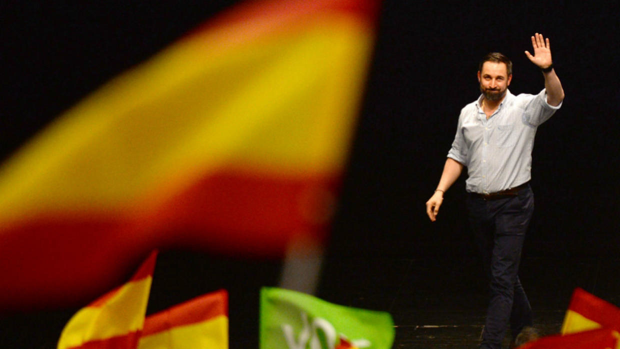  لإفشال الحكومة اليسارية.. زعيم اليمين المتطرف الإسباني يحذر من "المغاربة" 