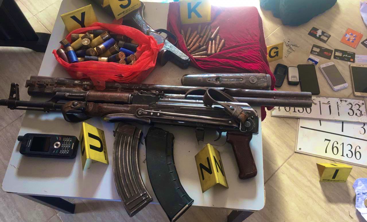 ضبط أسلحة نارية ومخدرات و"مبحوث عنه" خلال تفكيك "شبكة إجرامية" بطانطان