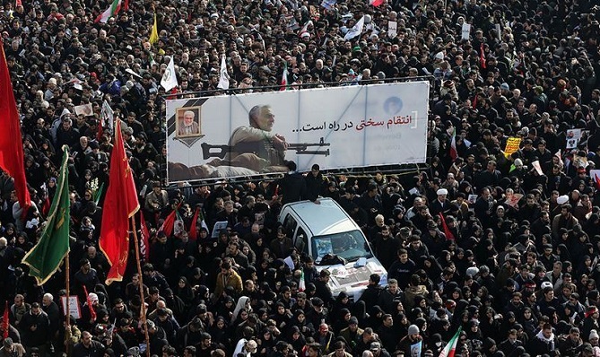  "الحرس الثوري" يتوعد أمريكا برد أشد عنفًا وسحقًا 