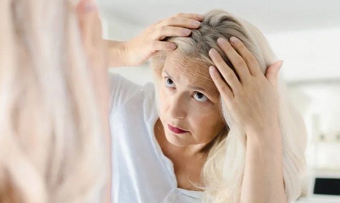 علماء يفسرون كيف يحدث الشيب المرتبط بالتوتر