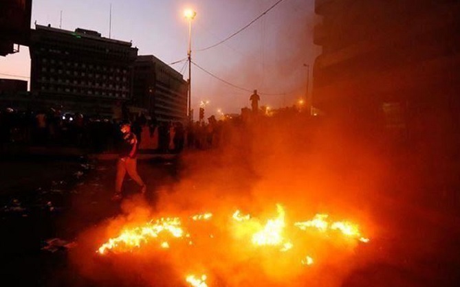 العراق.. محتجون يضرمون النيران في مقر "الحشد"