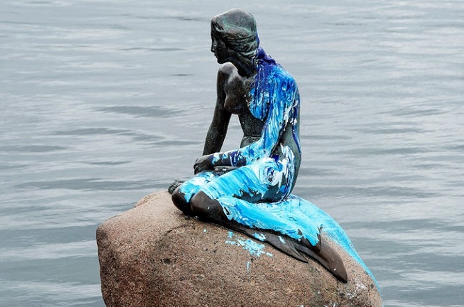 تعرض تمثال حورية البحر في كوبنهاغن للتخريب