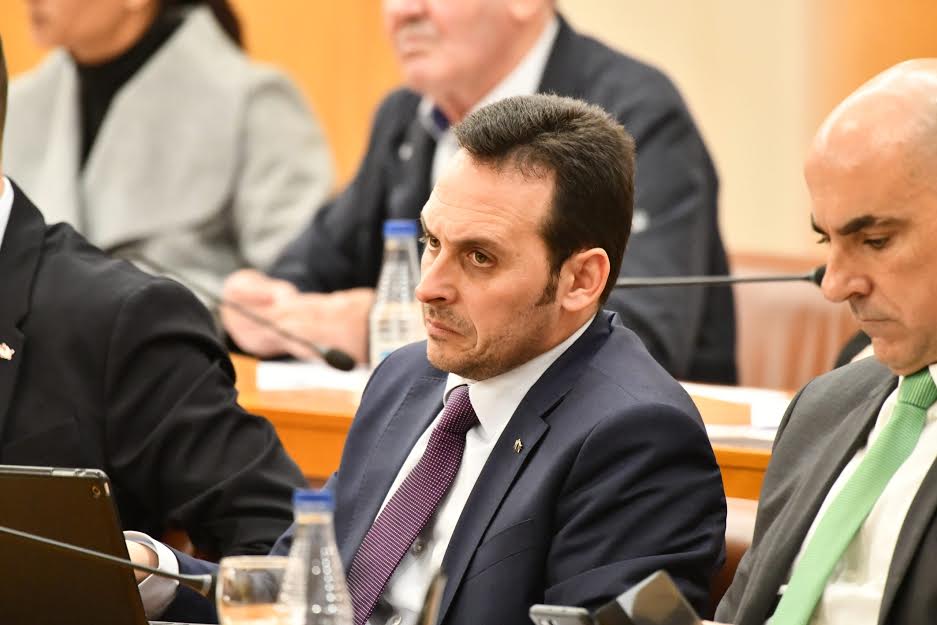  فوكس يدعو لـ"قتال" مغاربة سبتة ويصف توشيح حرمو بـ"وضع صليب على مورو" 