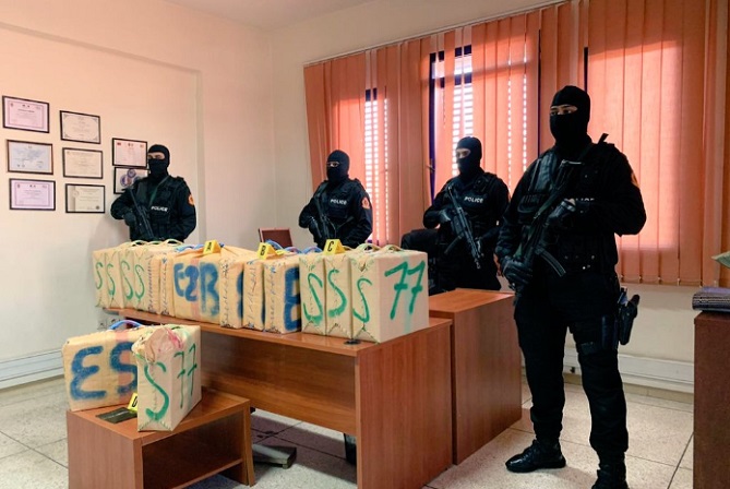 إجهاض عملية للتهريب الدولي للمخدرات وحجز 890 كيلوغرام من مخدر الشيرا بطنجة