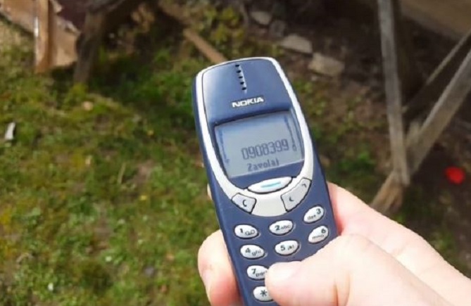 لهذه الأسباب ستفكر في العودة لهواتف الجيل الأول