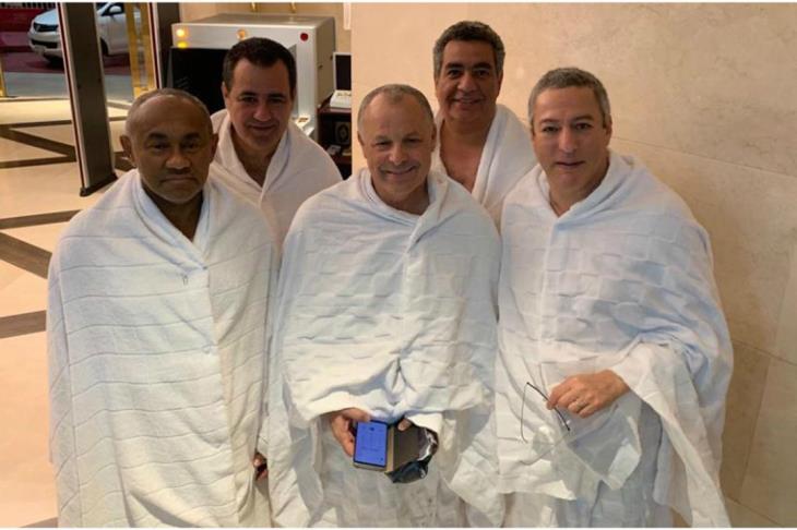 عمرة مسؤلي الـ"CAF" كلفت 100 ألف دولار.."الصحيفة" تكشف الوثائق الخاصة