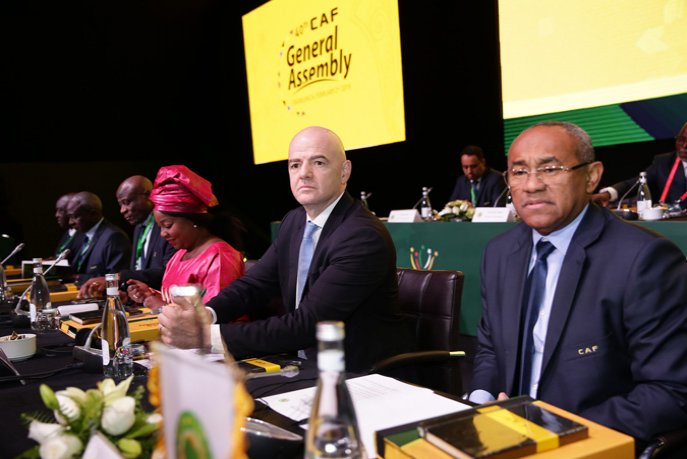 بعد "كلاش" الصخيرات.. صراع خفي بين انفانتينو وتيار أحمد أحمد داخل "الكاف"