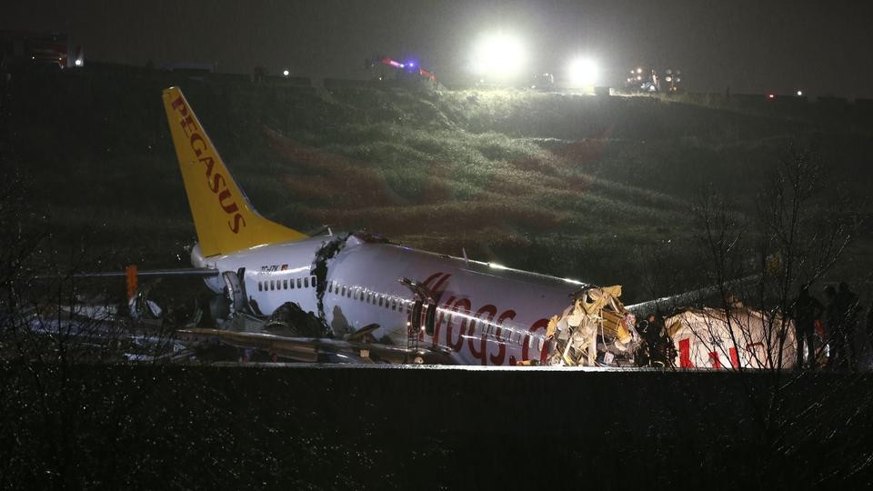  إصابة 21 راكبا في حادث تحطم طائرة بإسطنبول 