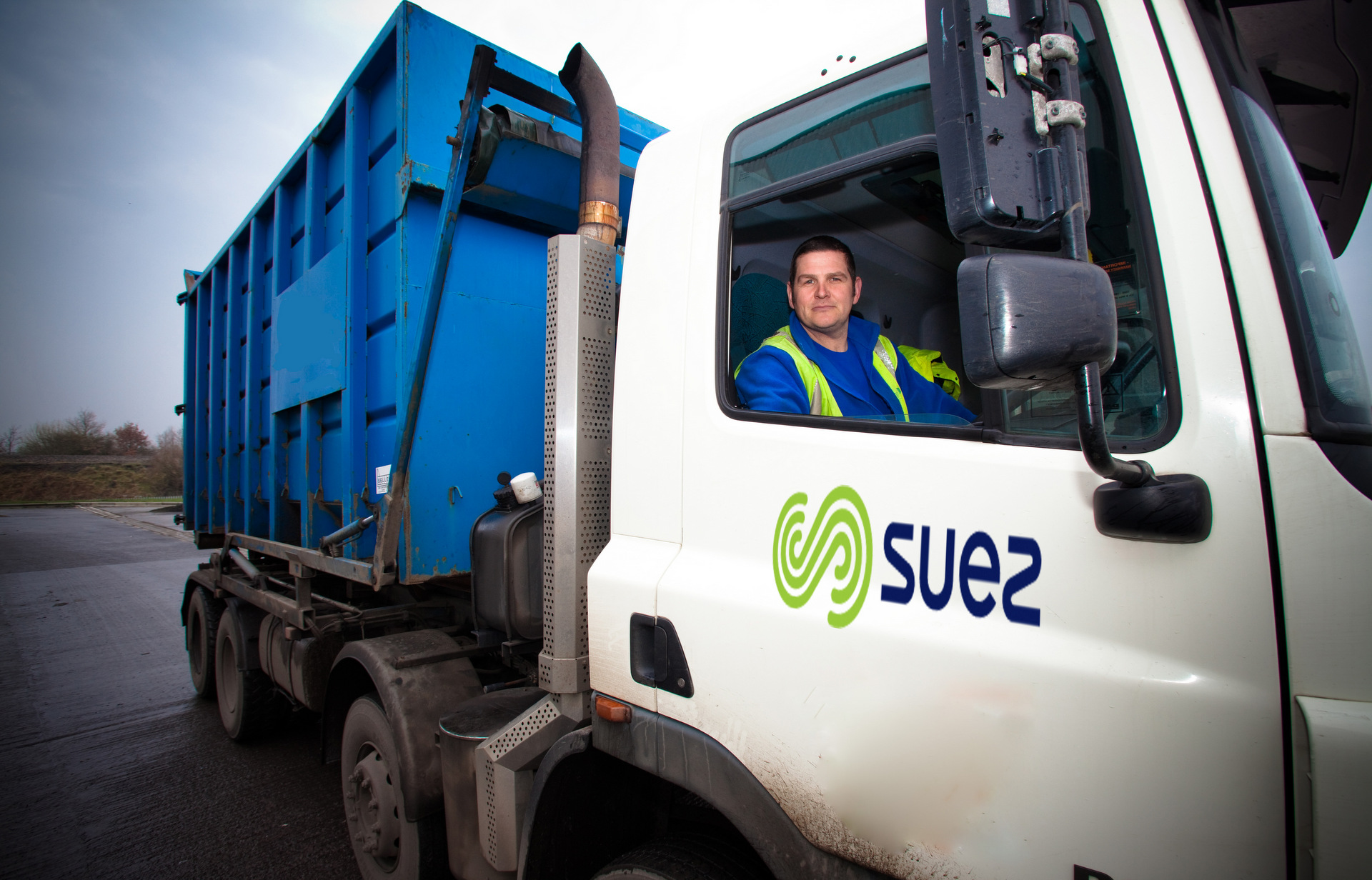 لتدبير نفايات السيارات.. "سويز" الفرنسية تفوز بصفقة قيمتها 17,6 مليون أورو