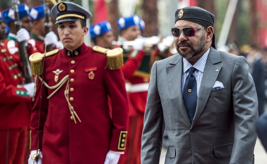 صحيفة بريطانية: أوامر الملك وراء إيقاف تهريب الحشيش المغربي إلى أوروبا