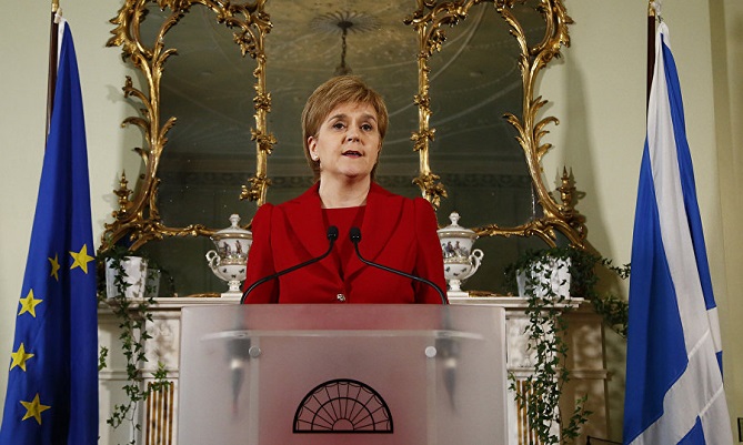  إقالة وزير اسكتلندي بعد افتضاح رسائله الغرامية لمراهق 