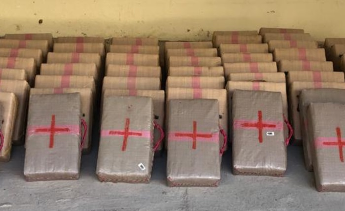  ضبط حوالي 600 كغ من الحشيش داخل شاحنة بأكادير 