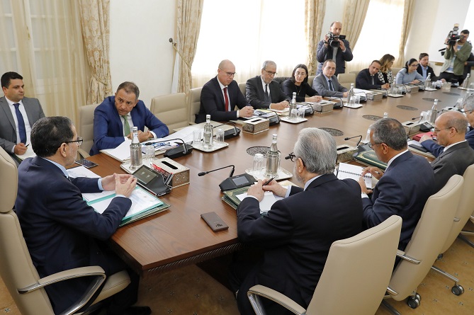 أعضاء الحكومة يتبرعون براتب شهر لصندوق "كورونا"