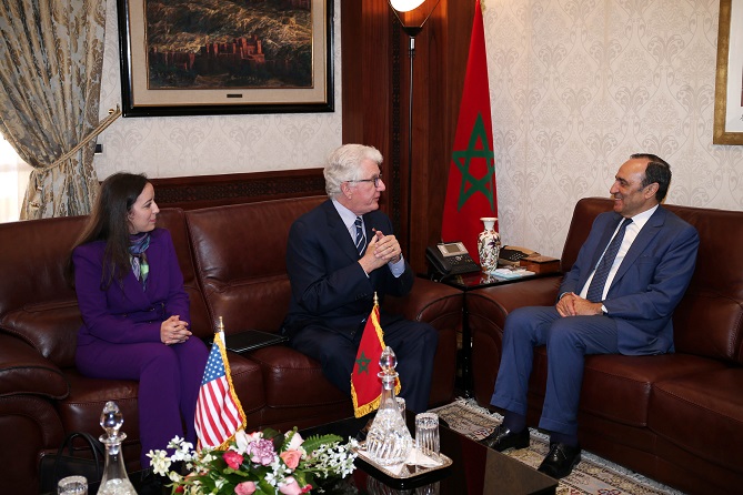 السفير الأمريكي يؤكد على تمتين العلاقات مع المغرب