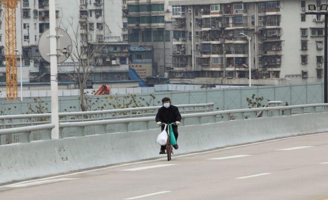 وفاة أمريكي بفيروس كورونا في مدينة ووهان الصينية