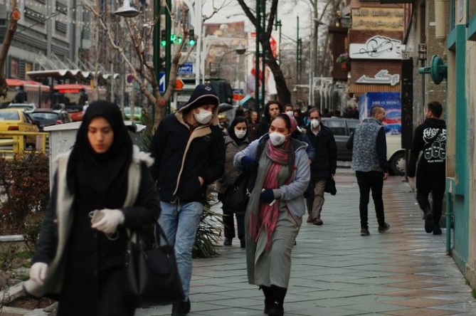  مسؤول إيراني يرجح أن يكون "كورونا" حربا بيولوجية 