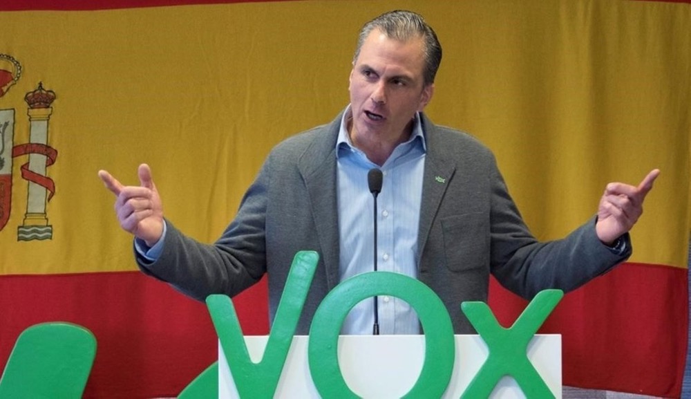 اتهم المغاربة بنقل الأمراض لإسبانيا .. الأمين العام لـ"فوكس" يصاب بكورونا