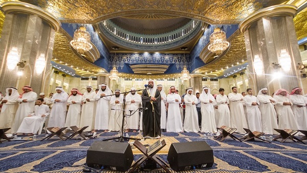  الكويت توقف صلوات الجماعة والجمعة بسبب "كورونا" 