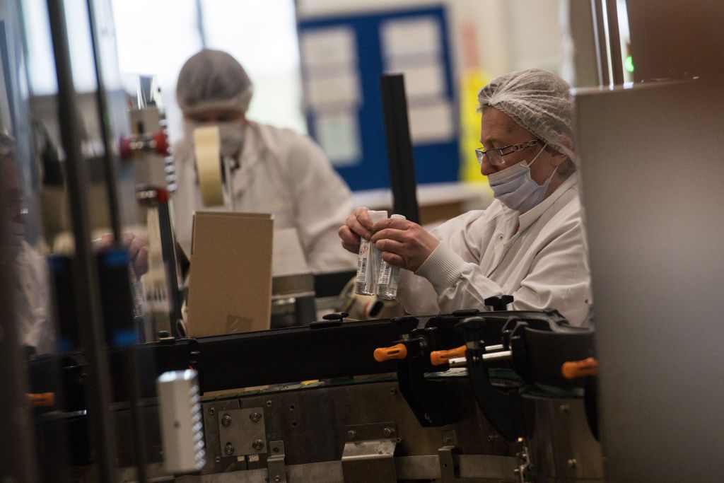 10 آلاف باحث وعالم أمريكي يعملون على إنتاج علاج لفيروس "كورونا"