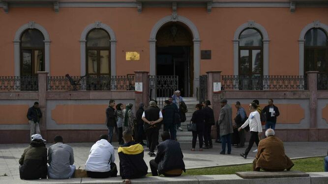  قلق إسباني في الجزيرة الخضراء بسبب توافد جالية مغربية من إيطاليا 