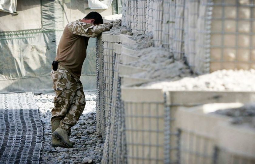  خلال الشهرين الماضيين.. انتحار 14 جنديا بريطانيا في أفغانستان 