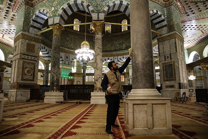 كورونا.. "أوقاف" القدس تبدأ بتعقيم المسجد الأقصى