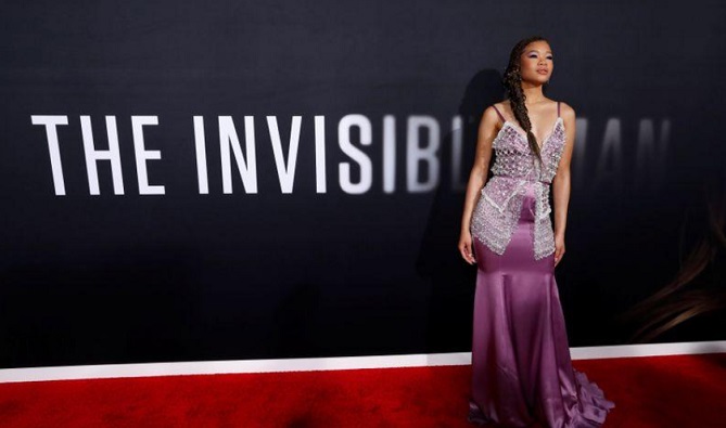  "الرجل الخفي" يتصدر إيرادات السينما في أمريكا الشمالية 