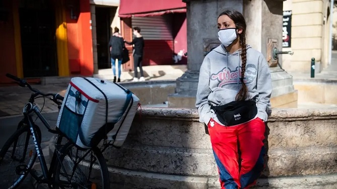  فرنسا تحت وقع الصدمة بعد وفاة فتاة مراهقة أصيبت بعدوى فيروس كورونا 