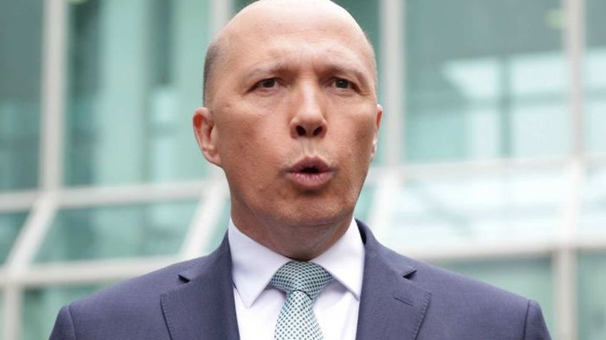 وزير الداخلية الأسترالي يعلن إصابته بفيروس كورونا