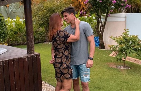 نيمار "يبارك" قصّة حب والدته مع شاب عمره 22سنة