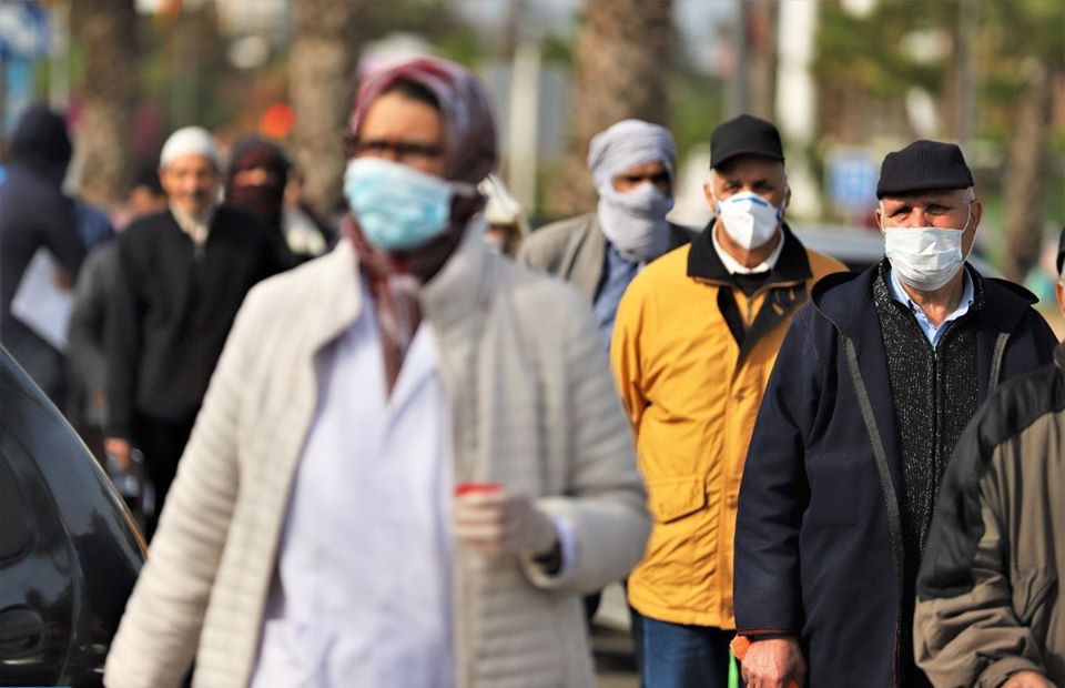 خبراء: إجبارية الكمامة قد تحمل مخاطر أكبر إذا لم تُتبع الخطوات السليمة