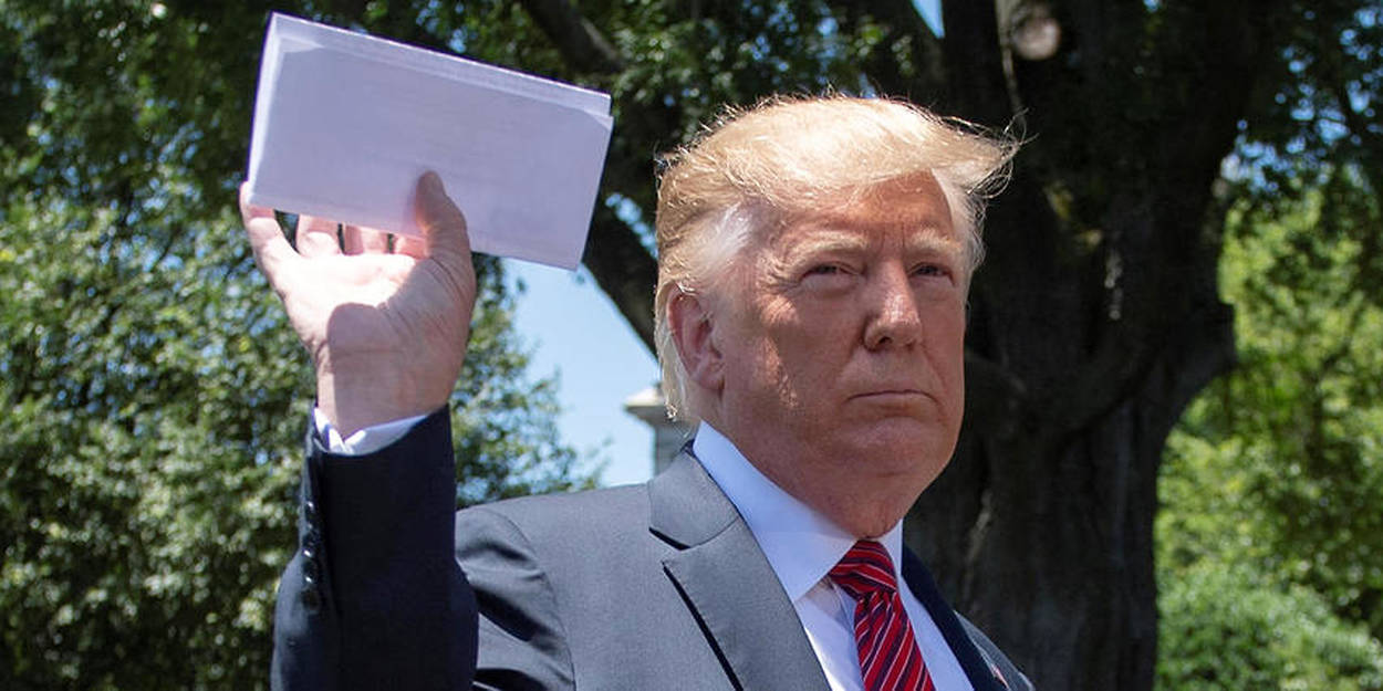 ترامب يوقع مرسوم تعليق الهجرة "مؤقتا" إلى الولايات المتحدة