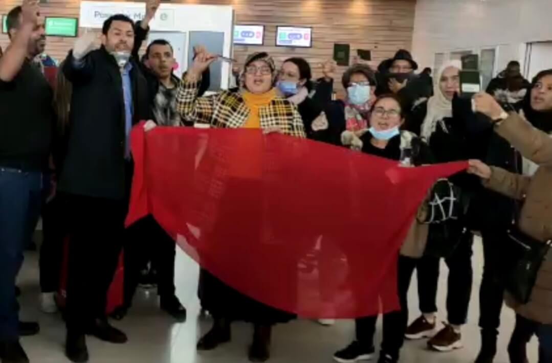 منظمة حقوقية: المغاربة العالقون في باريس يعيشون محنة يومية