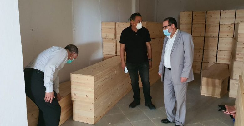  التقط صورا أمام التوابيت.. مركز الطب الشرعي يضع عمدة طنجة في مأزق 