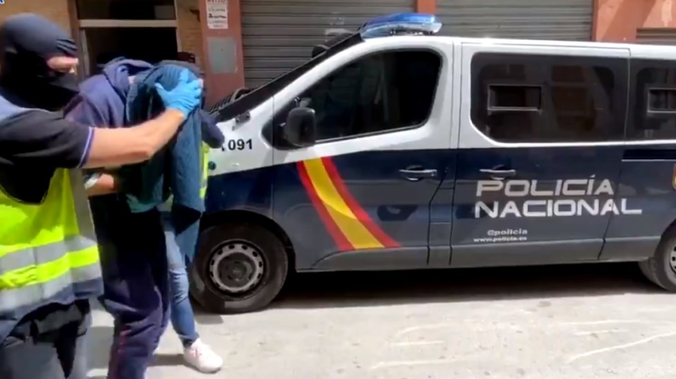 دخلها من الجزائر عبر قارب للهجرة.. إسبانيا تعتقل قاطع رؤوس معتقلي "داعش"