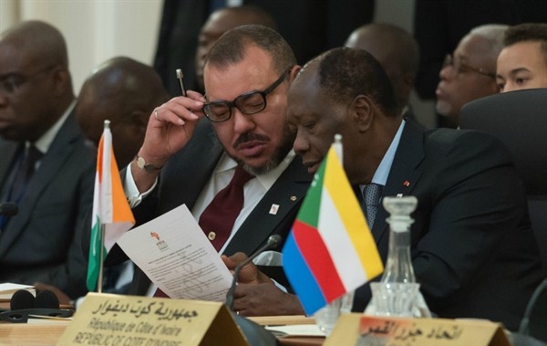 بَعد مُقترح جعل إفريقيا مختبر تجارب.. الملك يدعو الأفارقة لِمكافحة "كورونا" معََا