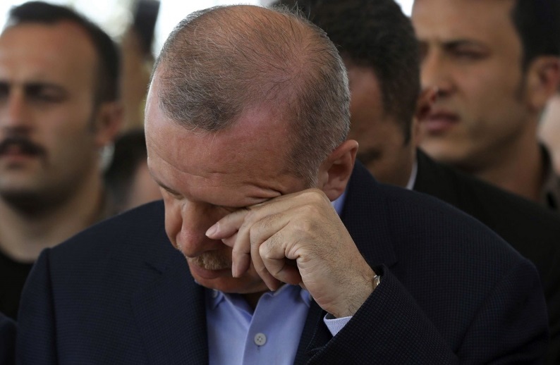  تركيا.. محاولات الإنقاذ تفشل أمام الهبوط التاريخي لليرة 