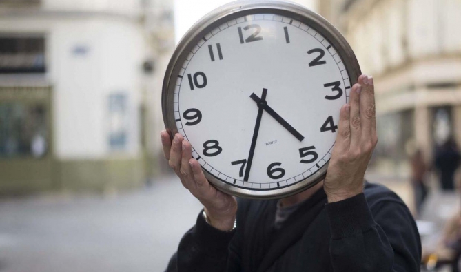 الرجوع إلى العمل بتوقيت (GMT+1) يوم الأحد 23 أبريل