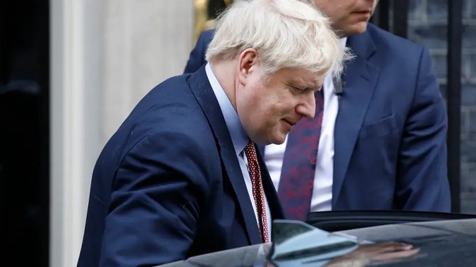  جونسون يغادر المستشفى بعد تعافيه من  كورونا 