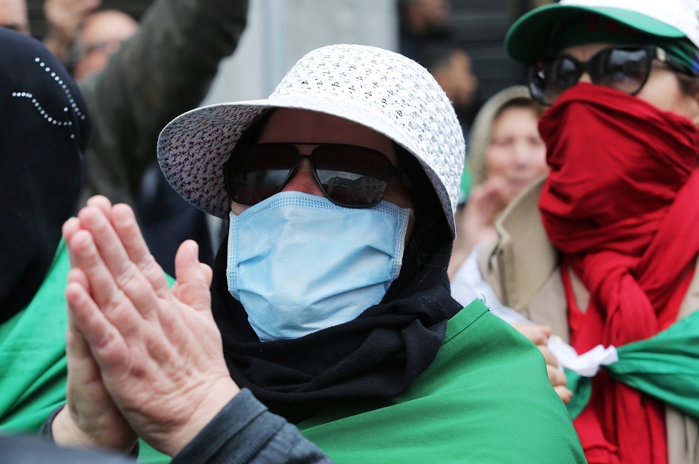 الجزائر تمدد إجراءات العزل العام حتى 29 أبريل