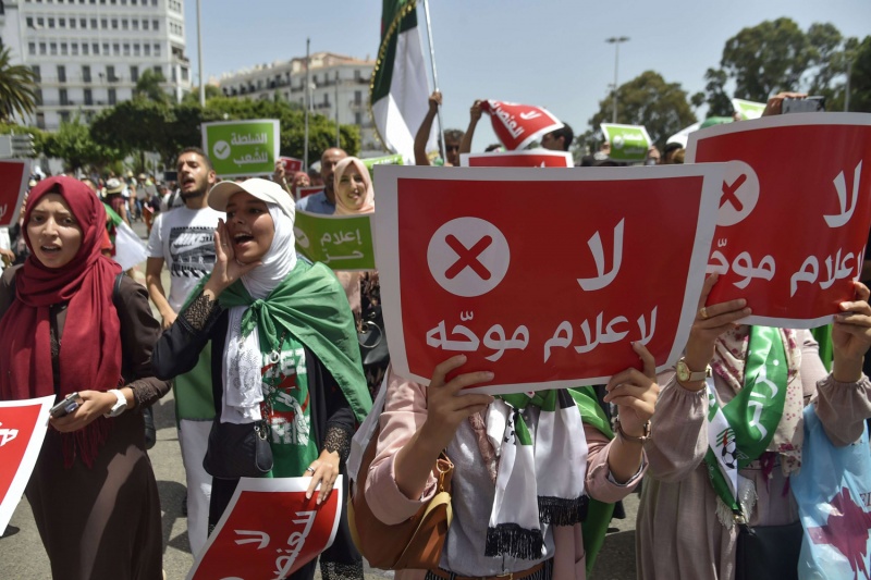 يَحدث في الجزائر.. توقيف برنامج تلفزيوني طعن بفتوى حول زكاة الفطر