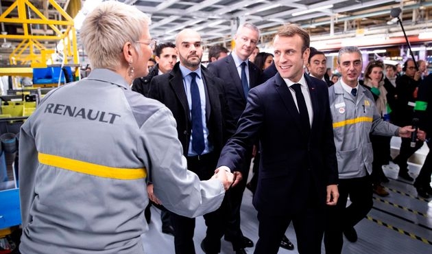 "الاستثمار يجب أن يكون في فرنسا".. هل يُنهي ماكرون صناعة السيارات بالمغرب؟