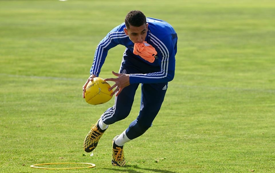 مغاربة "الليغا" يستأنفون النشاط الكروي.. وفجر عالق بمراكش بعد تعليق الرحلات