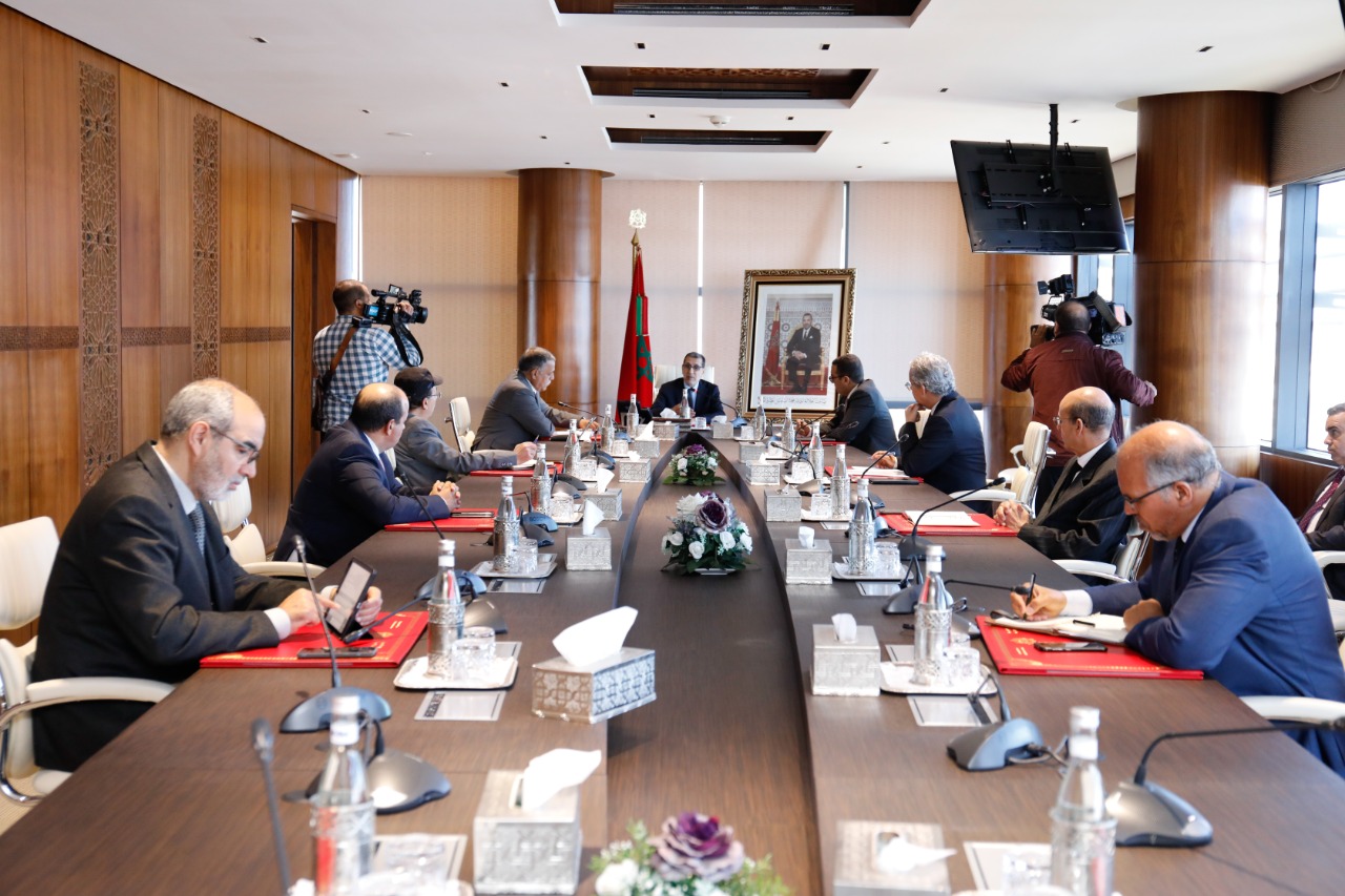 موظفو التعليم يطالبون الحكومة بكشف مصير الترقيات والامتحانات المهنية