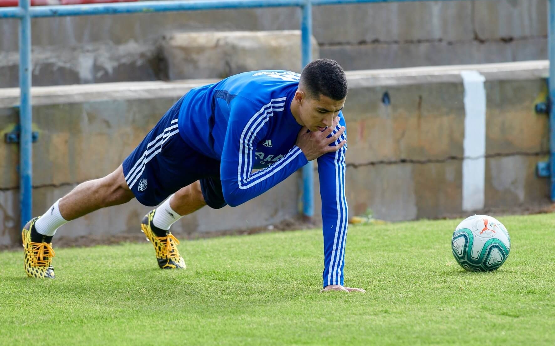  وكيله للصحيفة: مصير اليميق مرتبط بالصعود إلى "الليغا".. وبيتيس مهتم باللاعب 